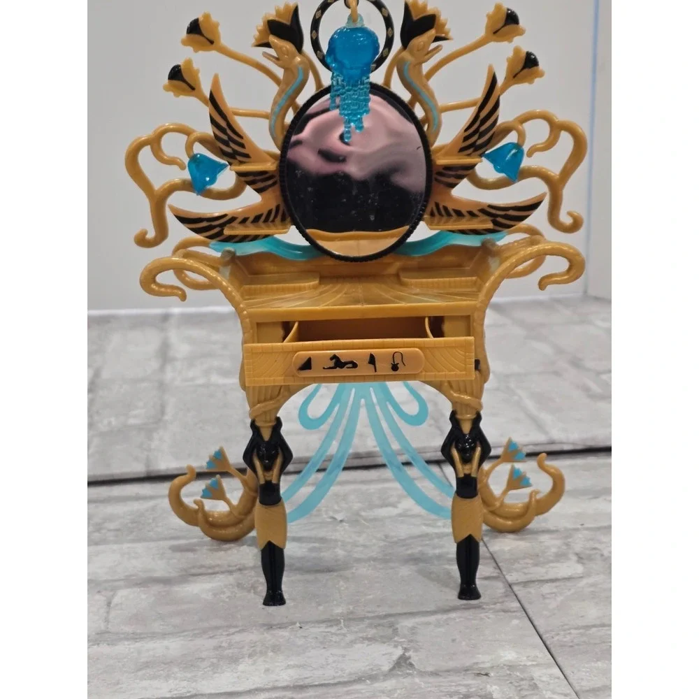 Mattel Monster High Cleo de Nile Gold Anubis Vanity Table w Mirror‎ EUC